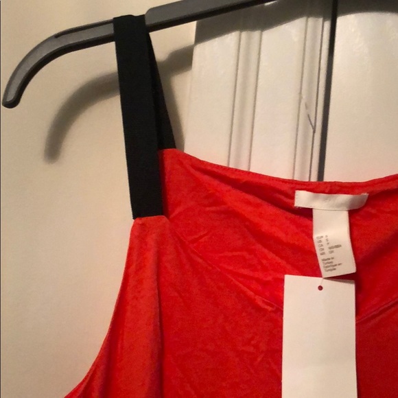 Red dress - Picture 2 of 2